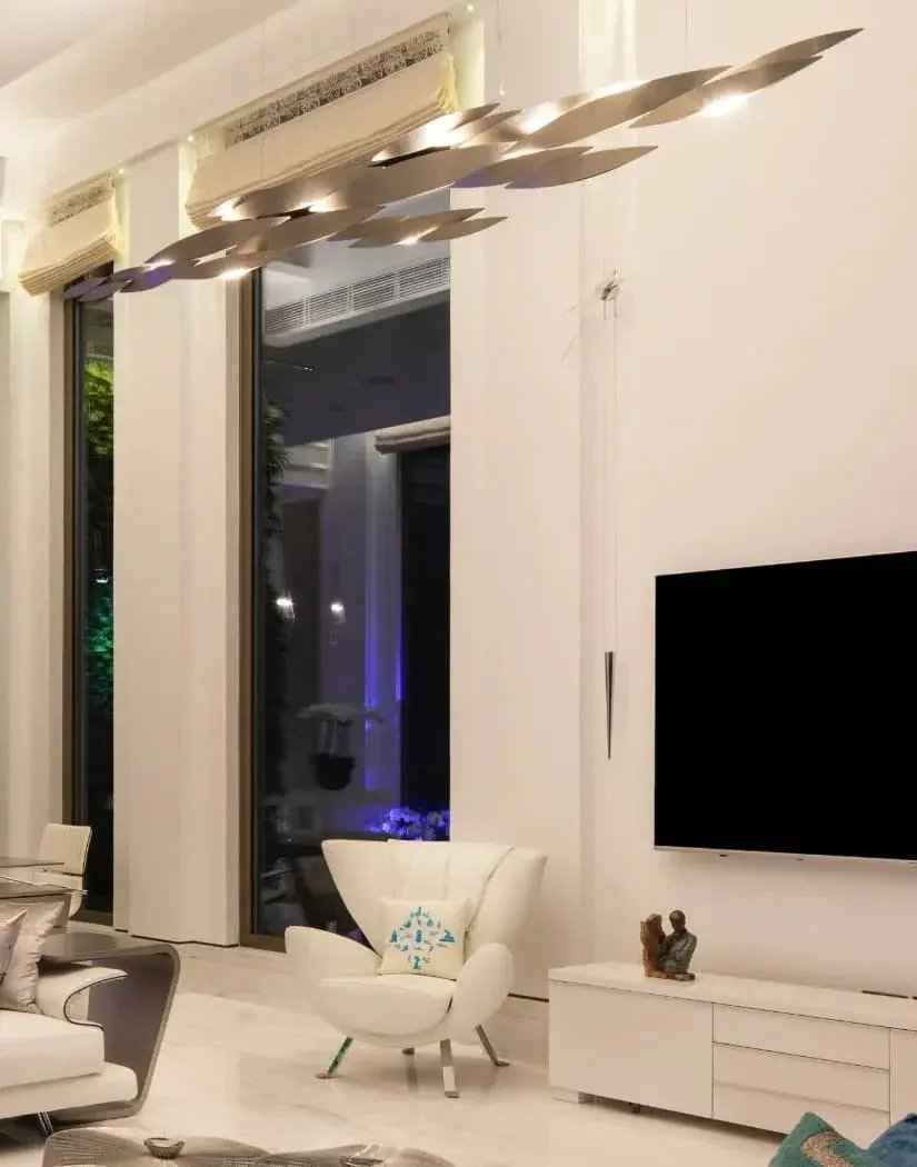 Moderne Lysekrone med Integreret LED – Minimalistisk Design i Sølv, Justerbar Højde og Forskellige Størrelser